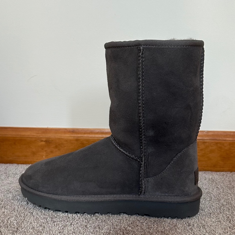 UGG Women's Classic Short II